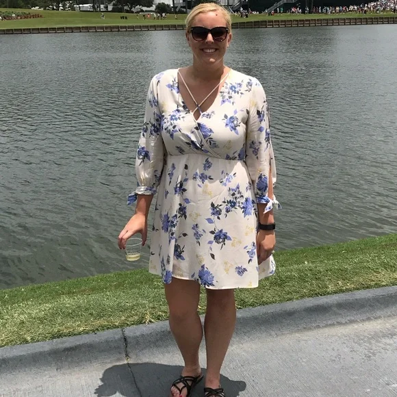 Lush Yellow V-Neck Sundress with 3/4 Bishop Sleeves - Picture 8 of 8